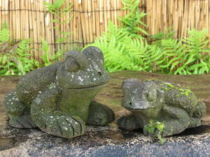 がま二匹　長さ25cm、20cm　蛙　庭石　九州産天然石