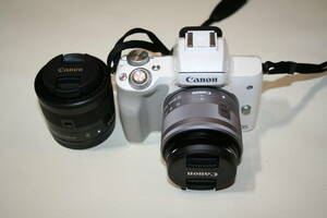 キャノン Canon EOS Kiss M　（ホワイト、レンズ2本、おまけ付き）