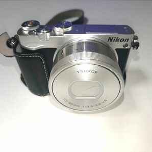 Nikon ミラーレス一眼 Nikon1 J5 標準パワーズームレンズキット シルバー