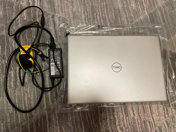 ほぼ新品 DELL Inspiron 16 5630 Core i7 1360P/16G/1TB FHD＋/指紋認証/WiFi