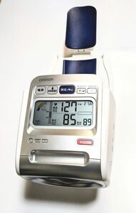 最安値更新！美品　 アームイン上腕式血圧計 　オムロン　HCR-1702