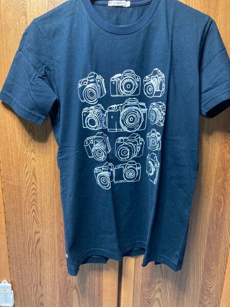 ユニクロ Tシャツ UT企業コラボ Canon キヤノン 7D カメラ