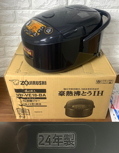 「未使用　外箱にダメージ有　象印　2024年製　たっぷり一升炊き　IH炊飯器　極め炊き　NW-VE18-BA」撮影、内部確認のため開封