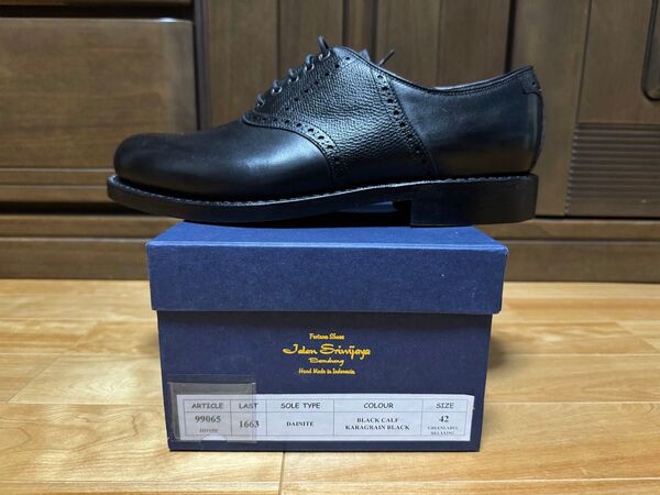 UA別注 Jalan Sriwijaya ジャランスリワヤ サドル 42 ダイナイトソール 8 1663 新品 定価39,600円