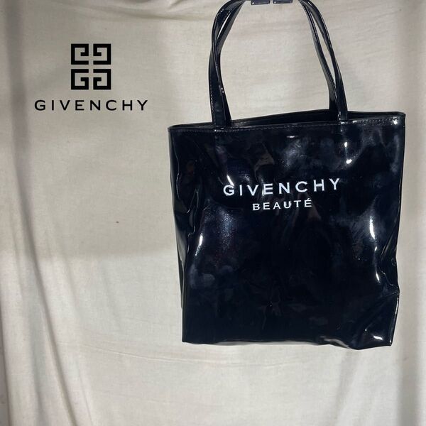 GIVENCHYジバンシーノベルティエナメル調バッグ