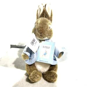  Peter Rabbit soft toy tag attaching (B4337)