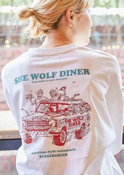 別注バックプリントクルーネックTシャツ　SHE WOLF DINER×FREAK'S STORE