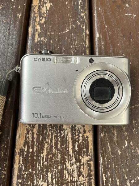 CASIO exilim10.0デジタルカメラシルバー