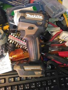  Makita impact driver TD171 housing ( exterior Brown ) new goods inside part overhaul settled axis blur little working properly goods 