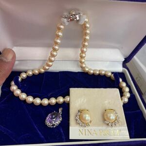  pearl necklace lady's earrings 
