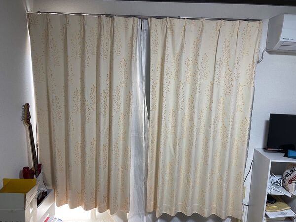 綺麗な状態カーテンです。遮光カーテン、洗える、省エネタイプで size100*180cm (2枚セット)