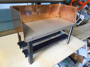 銅防風版付きローテーブル シルバー 53×24.5×H40 折畳 銅板ウィンドスクリーン キャンプテーブルラック 頑丈 ガルバ鋼材 耐熱 防水 自作