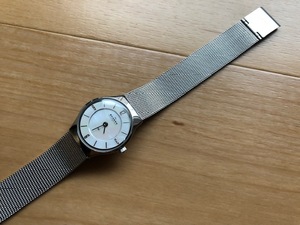 美品程度 SKAGEN スカーゲン STEEL ホワイト系シェル文字盤 スリム 純正SSメッシュブレス 233XSSS クオーツ レディース 腕時計