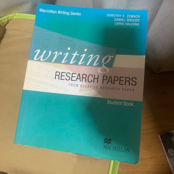 Writing Research Papers (Macmillan Writing Series)