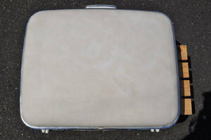 未使用　デッドストック　白色　携行用　中型　スーツケース　500x410x160ミリ