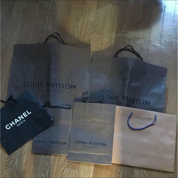 LOUIS VUITTON 、CHANELショップ袋