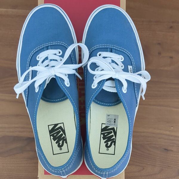 スニーカー VANS AUTHENTIC　灰色がかった水色