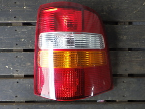 G226-9 Ford / Explorer XLT 1FMEU74 правый задний фонарь / задний фонарь самовывоз не возможно товар 