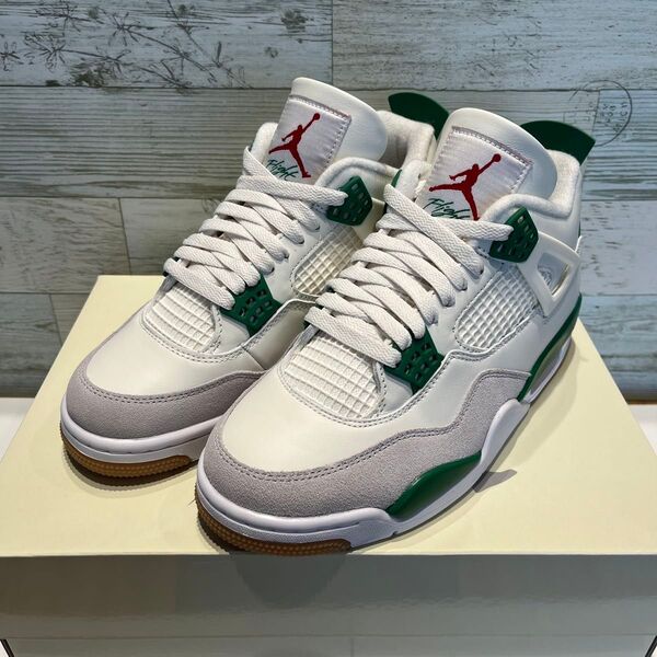 NIKE SB × Air Jordan 4 "Pine Green"