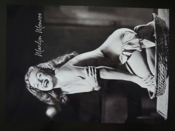 A4 額付き ポスター マリリンモンロー Marilyn Monroe モデル グラビア 額装済み フォトフレーム
