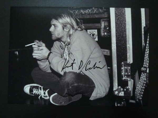 A4 額付き ポスター カートコバーン Kurt Cobain カーディガン モノクロ 額装済み フォトフレーム