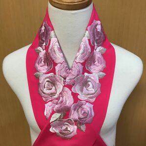 刺繍半衿 ローズ色にピンク薔薇柄ラメ糸入で艶やかに刺繍された秀品現品限り