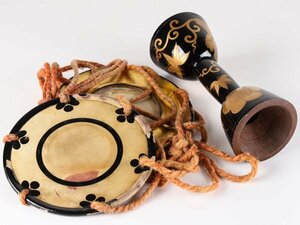 [.] традиционные японские музыкальные инструменты сосна бамбук слива лакировка рубанок глаз гравюра тамбурин без тарелочек кожа есть с ящиком TT033