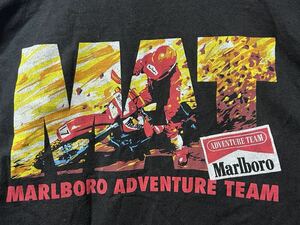 レア 90s Marlboro ADVENTURE TEAM ヴィンテージ プリントTシャツ 黒 フリーサイズ USA製 マールボロ タバコ ポケT