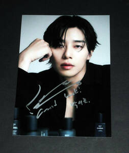  Park *so Jun * with autograph * medium sized steel photograph 