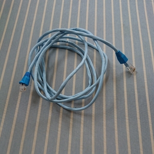LAN кабель ( примерно 2.5m)