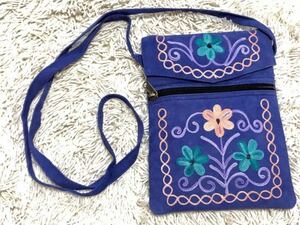 インド カシミール刺繍のお花が可愛い スエード ポシェット13