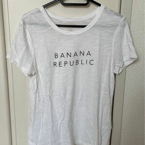 バナナリパブリック　ロゴ入りTシャツ