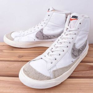 z2996 ナイキ ブレーザー ミッド US8 26.0cm/白 ホワイト 蛇 スネーク NIKE BLAZER MID 77 VNTG ブレザー メンズ スニーカー 中古