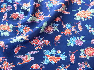 ■彩■古布着物はぎれ/ハギレ 37.5×166 化繊 縮緬 型染 花散らし 濃藍 美品 シルク お人形 ちりめん細工