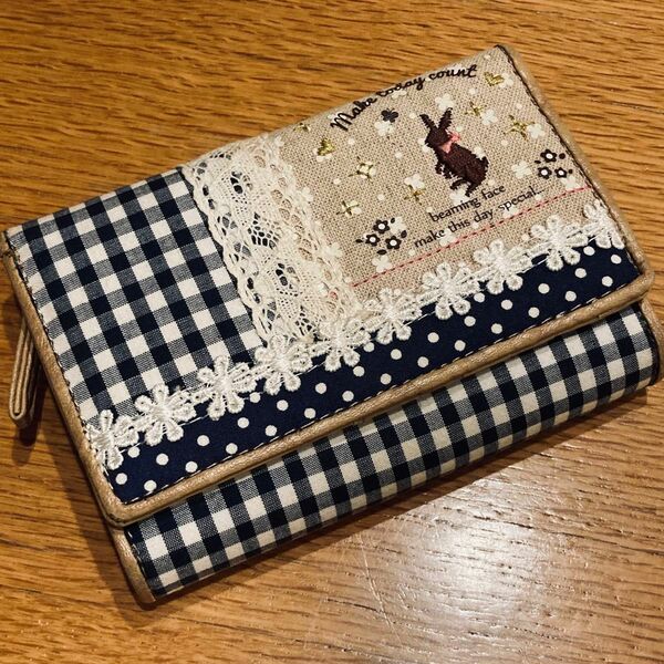 【美品】三つ折り 財布 シンプル カード入れ多 うさぎ　ギンガムチェック 女の子 レディース ファッション小物 かわいい 