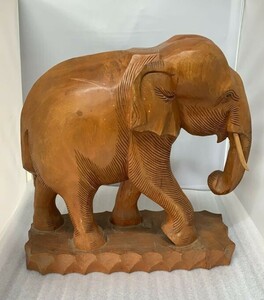 B1001→象の置物　木彫り　 工芸品 ぞう 大型 高さ約46㎝ 木製 飾り物　縁起物 民芸 木工品
