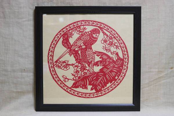 切り絵 唐土手工芸 花鳥圓窓 額縁入り AN70