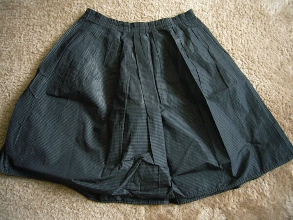 マカフィー　ひざ丈スカート　サイズ：38　カラー：ブラック　デザイン：ストライプ