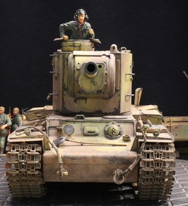 1/35 ドイツ軍鹵獲車輛（ソビエト連邦）KV-Ⅱ754（ｒ）突撃砲戦車ギガント 戦車兵フィギュア×1体付き 制作完成品