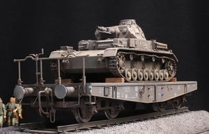 1/35 ドイツ軍 Ⅳ号戦車（D型）輸送用貨車積載状態「4号車」整備兵フィギュア×1体付 制作完成品 ジオラマにでも