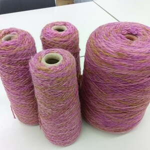 ウール100%毛糸 約1.1kg 毛糸 羊毛 ケイト シュシュ ピアス タッセル 手織り手編み 引き揃え糸 ファンシーヤーン アクセサリー