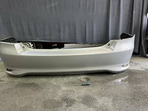 ToyotaCorollaNZE161 NZE164 NKE165 後期 Corolla AxioGenuineリアBumper リヤBumperリテーナーincluded　美品カラー1F7 Silverー