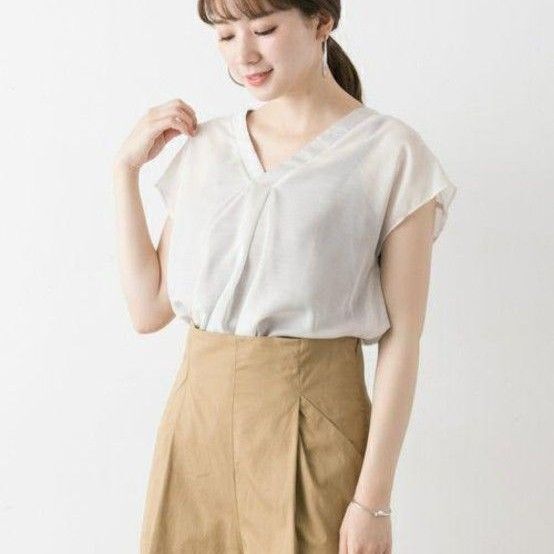 新品!スパンローンVネックブラウス*アーバンリサーチ