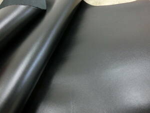 B71【特価】黒　キップ中牛　スムース　1~1,2ミリ　ソフト表面あまり伸び無し　コシ有　最長部約73×58㎝　靴材料　修理　手作り材料