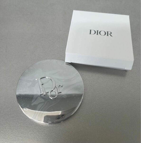 Dior 最新 ディオール ミラー ノベルティ コンパクトミラー 非売品　拡大鏡