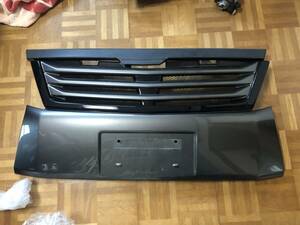 Voxy ZRR80 前期　Aftermarket　NOBLESSE Grille　フードモール