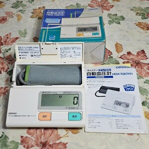 動作良好　omron オムロン デジタル 自動血圧計 HEM-706ファジィ 電池式