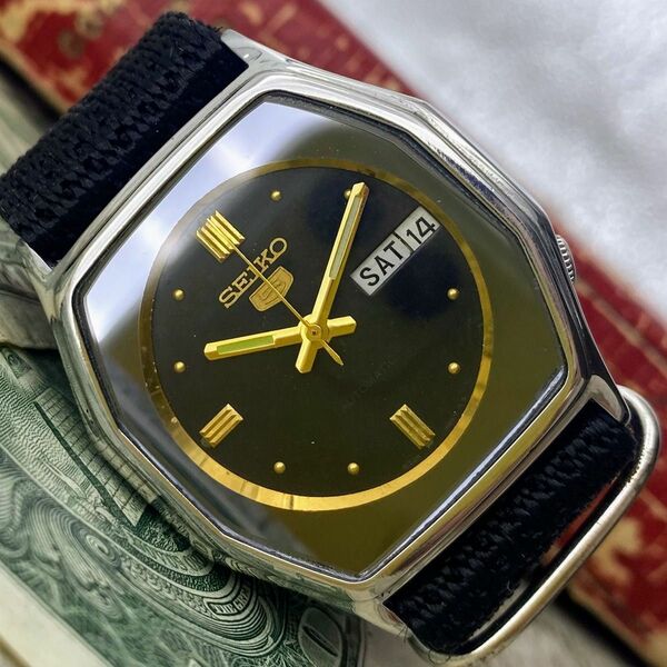 【レトロなデザイン】セイコー5 メンズ腕時計 ブラック 自動巻き ヴィンテージ