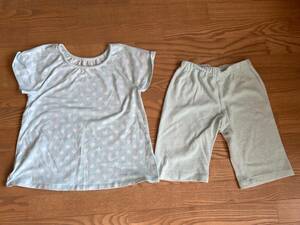 120㎝ユニクロ女の子夏用パジャマ　半袖半ズボン　薄いライトブルー・エメラルドグリーン水玉模様