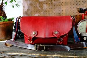 * Italy production dark red leather shoulder bag * worker handmade. one point . therefore .* red Cherry cow leather made in Japan canvas bag hand made 